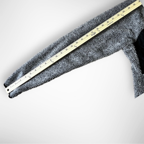 ANTIGUA Women's Detroit Red Wings Black/Gray Sherpa Pullover Jacket | Med | EUC - Picture 6 of 11